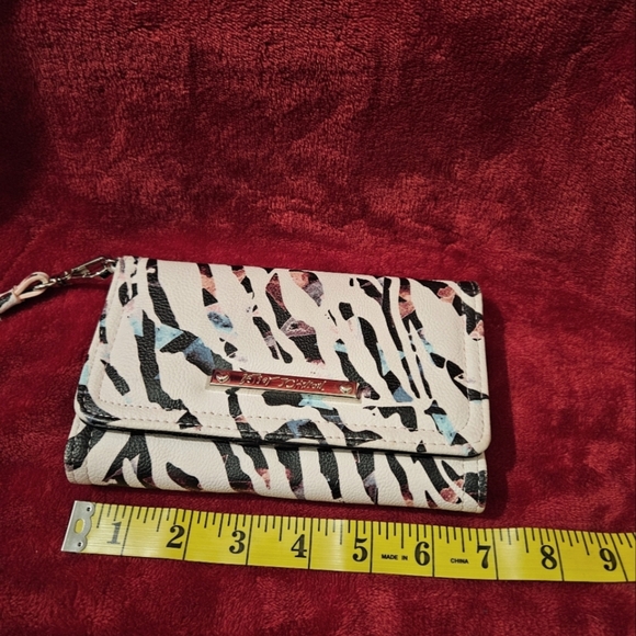 Betsey Johnson Xocelly-B Wristlet Wallet Very Light Pink & Animal Print Tri-fold - Picture 11 of 12